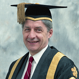 Headshot of Dr Ken Edwards