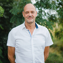 Photograph of Dr Oliver Lenz