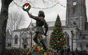 Photo of the Statu of King Richard the Third in Leicester, Christmas decorations