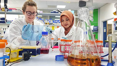 two students working in a laboratory