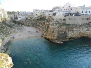 Photograph of an ocean inlay and a town on the cliffs from a high angle