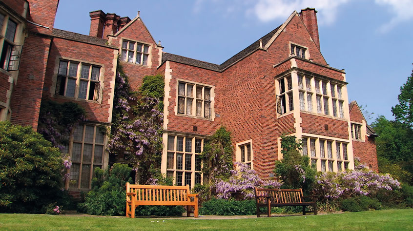 View of the outside of Digby Hall on Leicester's Oadby campus.