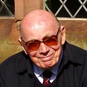 Photograph of late Leicester alumnus Dr Peter Richards