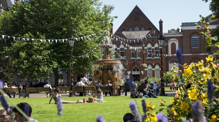 Plan a visit to Leicester including a trip to campus