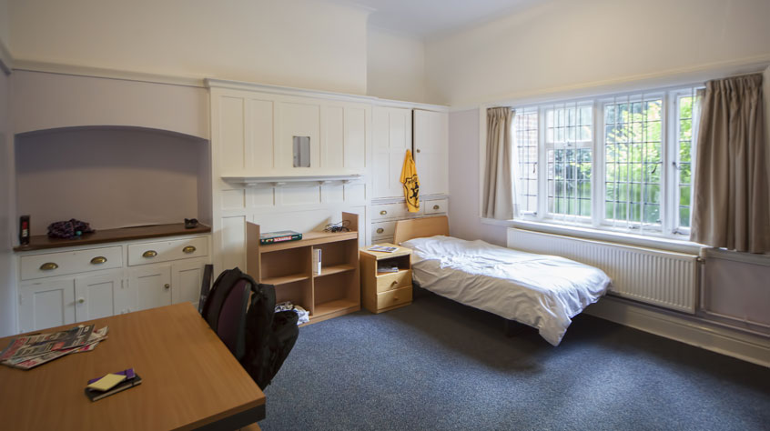 A single bedroom with a washbasin