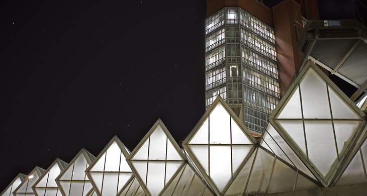 Nightime shot of the University of Leicester Engineering Building