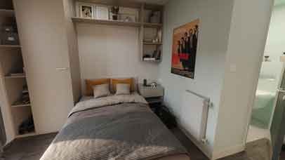 Bed and wardrobe in Freemen's