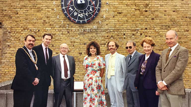 Heather Couper and Nigel Henbest at the unveiling of the Rattray Lecture Theatre's astronomical clock in 1989.