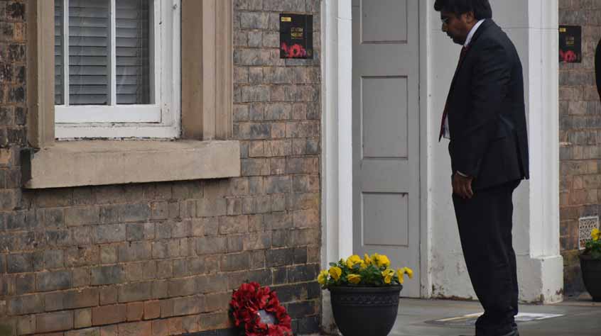 VC Nishan looks at poppy wreath