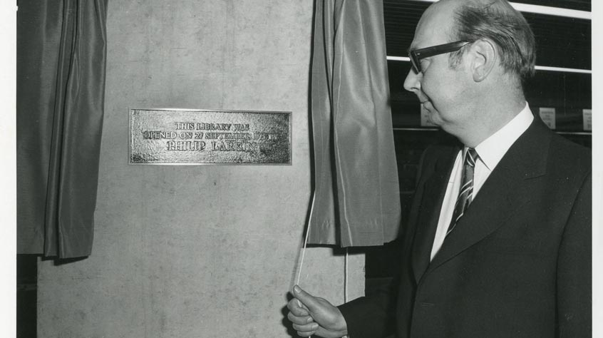 Philip Larkin unveiling plaque marking the opening of the University Library