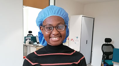Medical student testing surgical theatre headwear