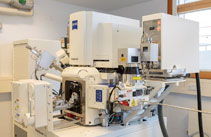 A view of the FIB/FEG_SEM form the side