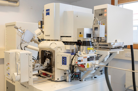 A view of the FIB/FEG_SEM form the side