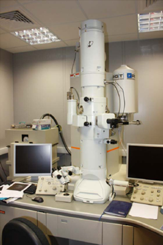 The JEOL 2100 TEM with two screens either side