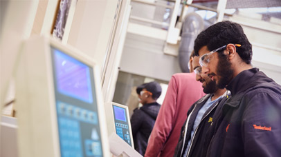 Students in an engineering lab