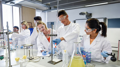 Science students doing experiment in laboratory