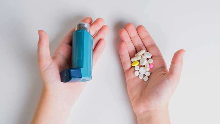 asthmatic person holding an inhaler