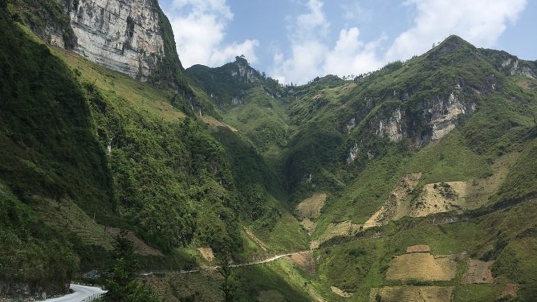 View of the Mã Pí Lèng Pass, a mountain road to Dong Van in northern Vietnam, close to where the fossils were discovered.