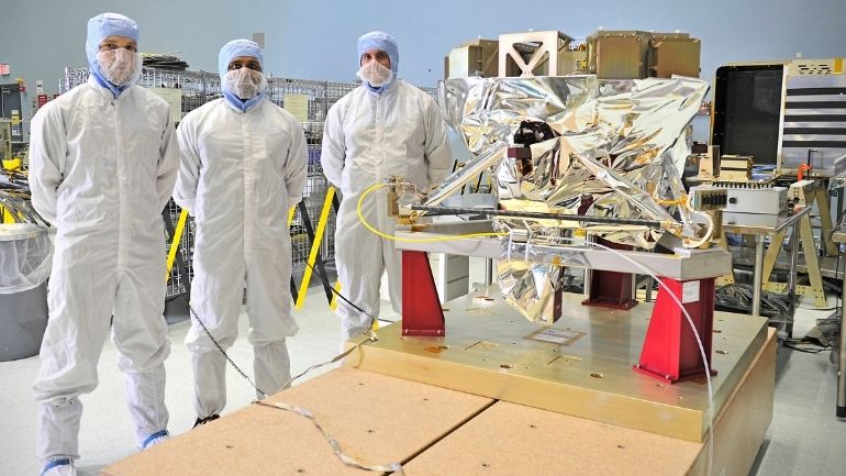 Members of the University of Leicester mechanical engineering team with MIRI.