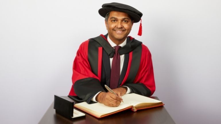 Wasim Khan MBE is bestowed his Honorary Degree by the University of Leicester.