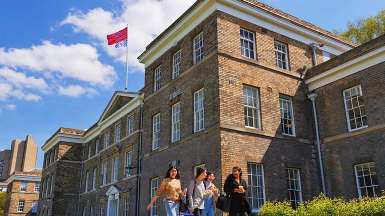Students walking outside Fielding Johnson Building at University of Leicester