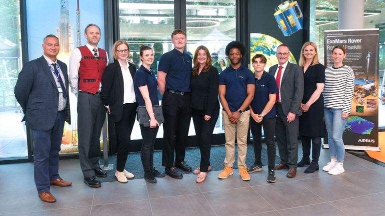 Education Secretary Gillian Keegan with University of Leicester staff and apprentices from Airbus.