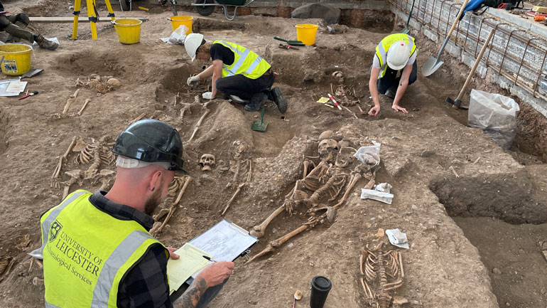 Archaeologists from the University of Leicester excavate medieval burials at Leicester Cathedral. Image: ULAS