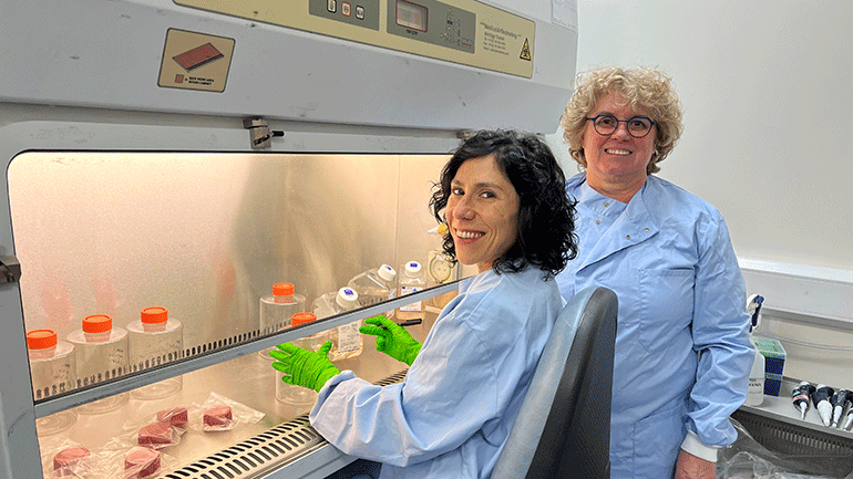Dr Beatriz Romartinez-Alonso (left) and Dr Louise Fairall