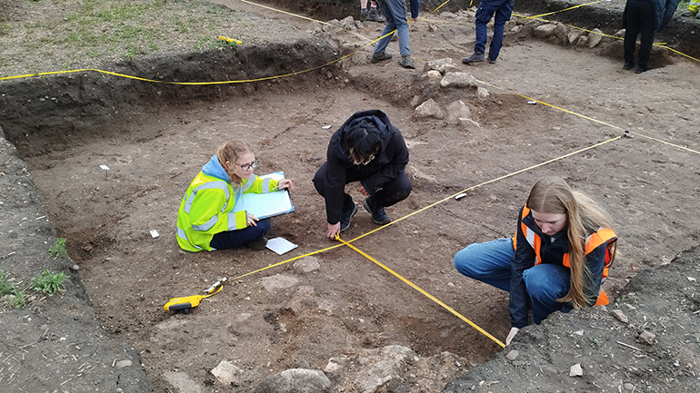 Archaeology Students From University Of Leicester Unearth Very Big ...