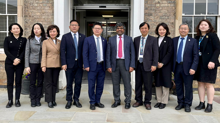 The delegation from Chongqing Medical University meet President and Vice-Chancellor of the University of Leicester Professor Nishan Canagarajah (centre).