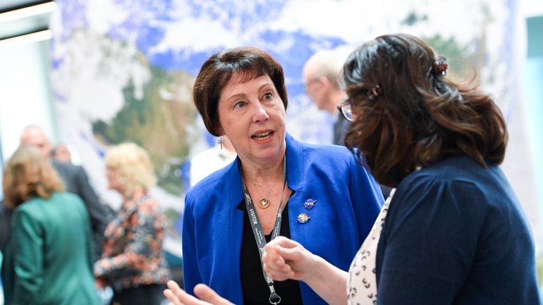 Dr Nicola Fox speaking with Dr Sarah Casewell from the University of Leicester.
