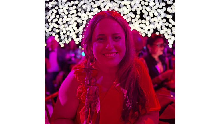 Dr Beatriz Sanchez-Cano with her Science Breakthrough Award.