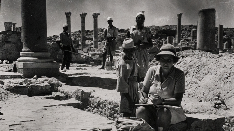 Black and white photo of Kathleen Kenyon at the excavation of site in Libya