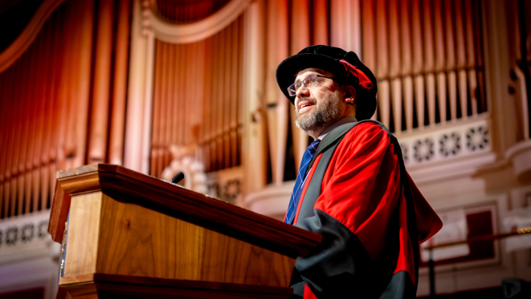 eliot higgins addressing the graduation audience