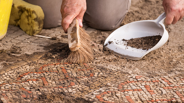 Revealing the 'Trojan War' mosaic in Rutland.