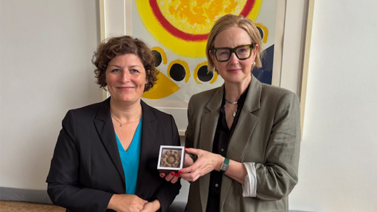 Madame la Maire, Jeanne Barseghian (left) with Professor Henrietta O'Connor, Provost and Deputy Vice-Chancellor (right)
