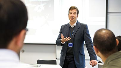 a tutor presenting to a group of students