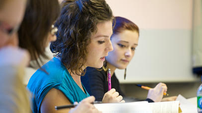 3 students read books while studying