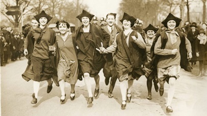 Vintage photo of Leicester students running a race