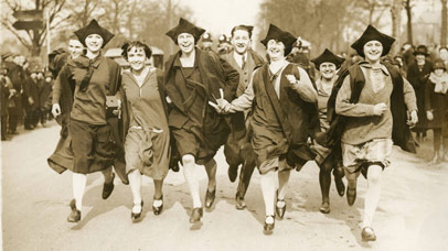 Students awaiting the arrival of Prince of Wales, 1927