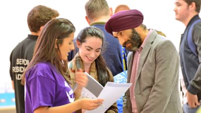 A father and daughter getting advice from a student ambasador