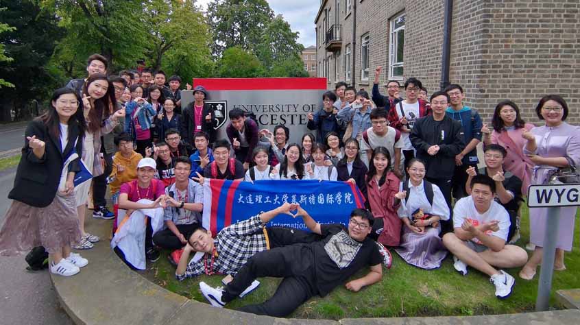 Group shot of everyone in the Dalian Summer Programme taken outside of the University of Leicester