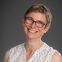 Portrait of Dr Lynne Howells