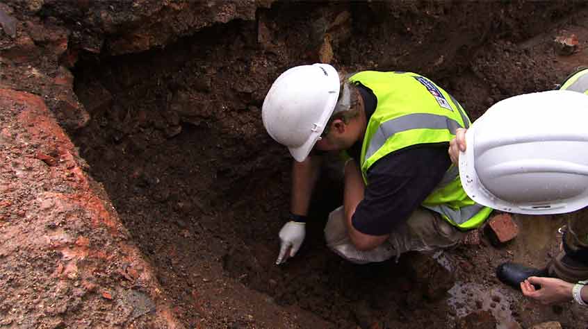 Site director Mathew Morris finds human bone in Trench 1.