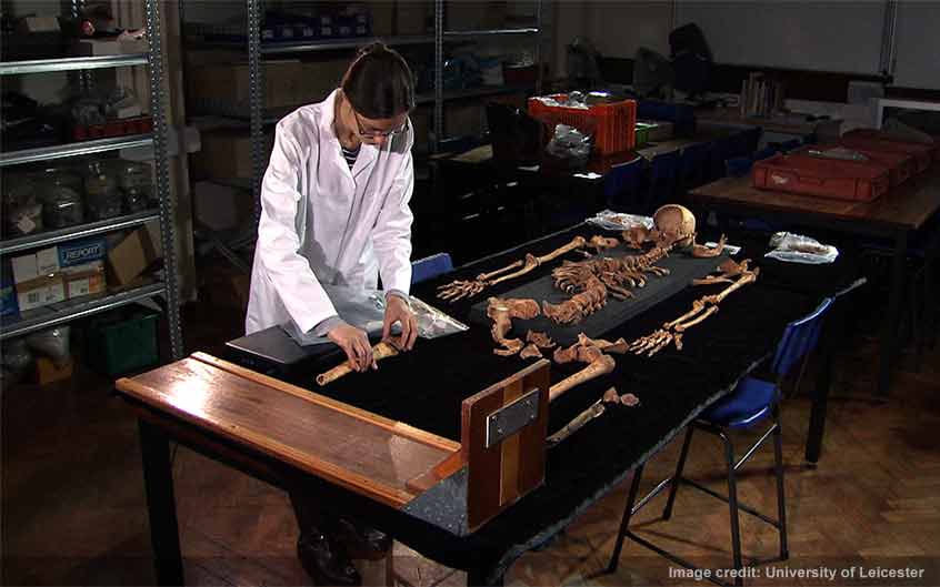 Osteologist Jo Appleby lays out the remains of Richard III for analysis