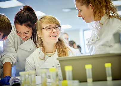 Students looking at Biological Sciences working in a laboratory 