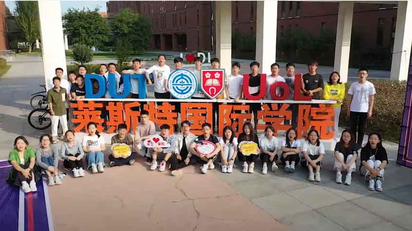 Students at Dalian gather to wish the University a happy 100th birthday